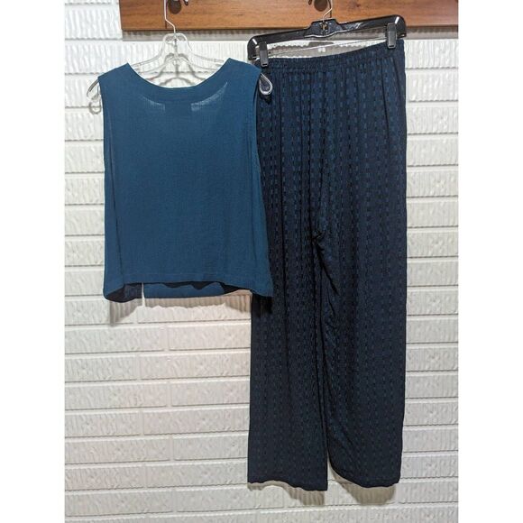 Faith Women's Rayon Teal Embellished Welcome To The 90's Top & Pant Set S/XS - Picture 5 of 6